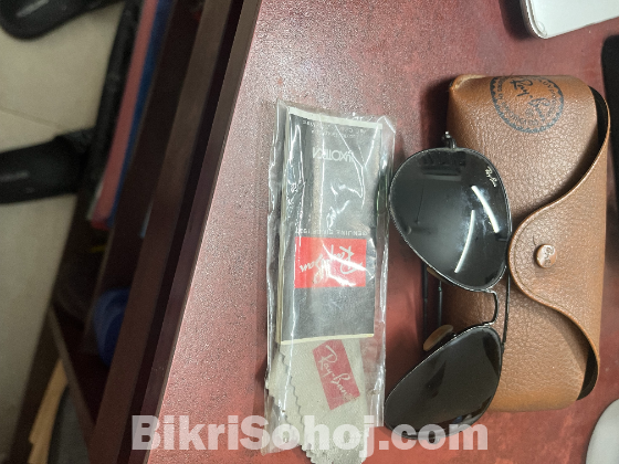 RAY-BAN SUNGLASS ORIGINAL ONE BUT USED FOR A YEAR